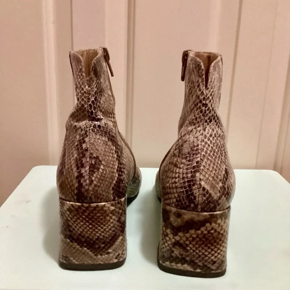 Chinese Laundry Women’s Size 9 Block Heel Snake Skin Daria Ankle Booties EUC - Picture 10 of 11